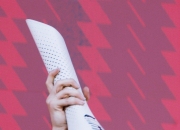 开云体育在线-索伯车队绝杀红牛二队，维斯塔潘高光表现