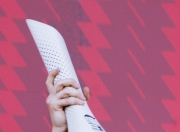 开云体育在线-索伯车队绝杀红牛二队，维斯塔潘高光表现