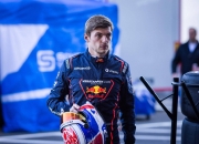 开云体育下载-索伯车队鏖战红牛车队，维斯塔潘扛起全队