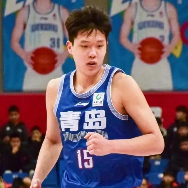 青岛队客场获胜，球队士气高涨的简单介绍