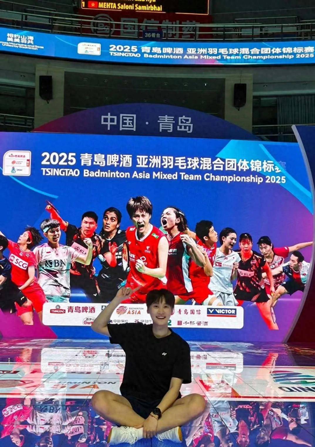 关于香港举行羽毛球比赛，国家队表现惊险的信息