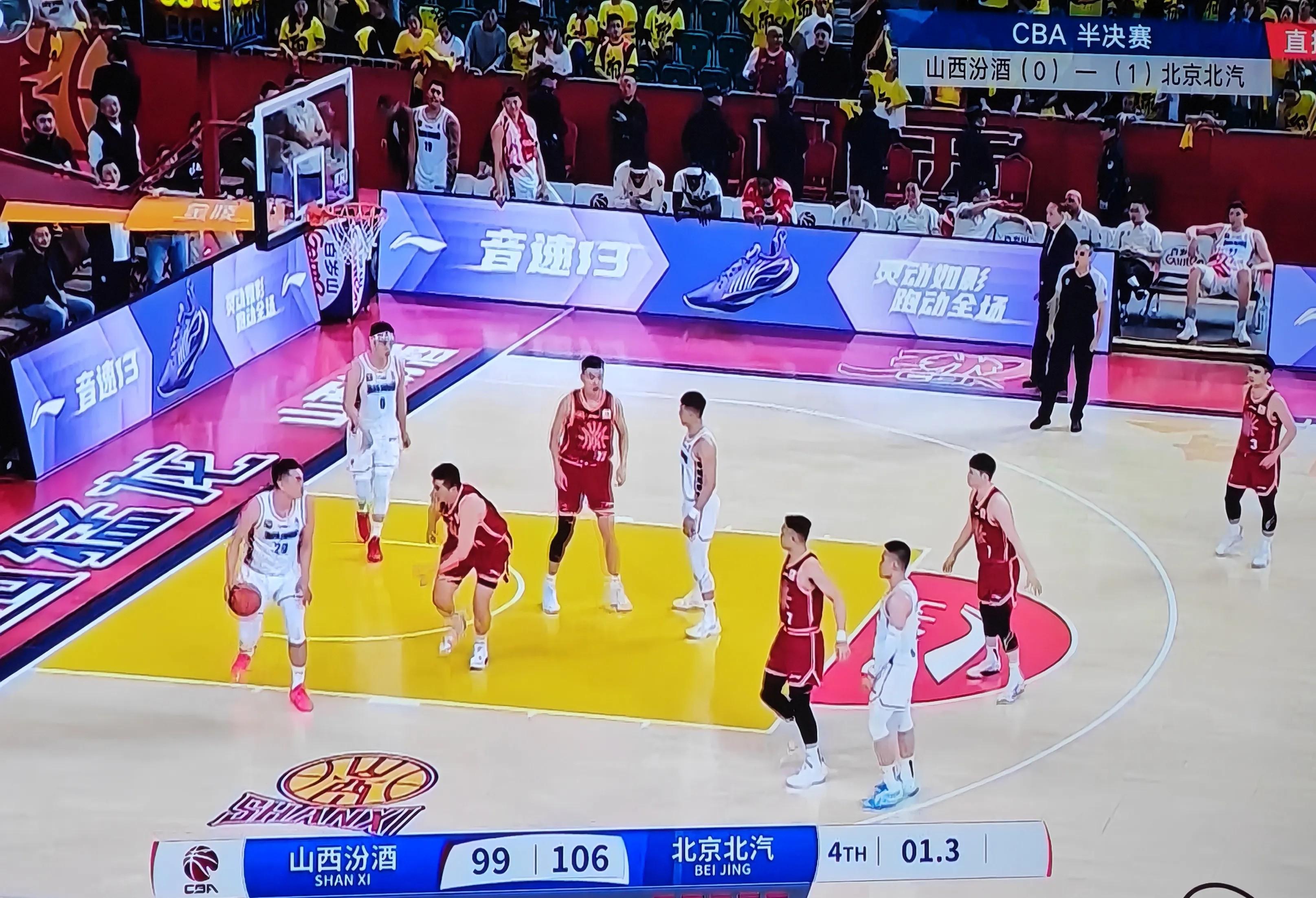 北京首钢男篮在主场大胜重庆队
