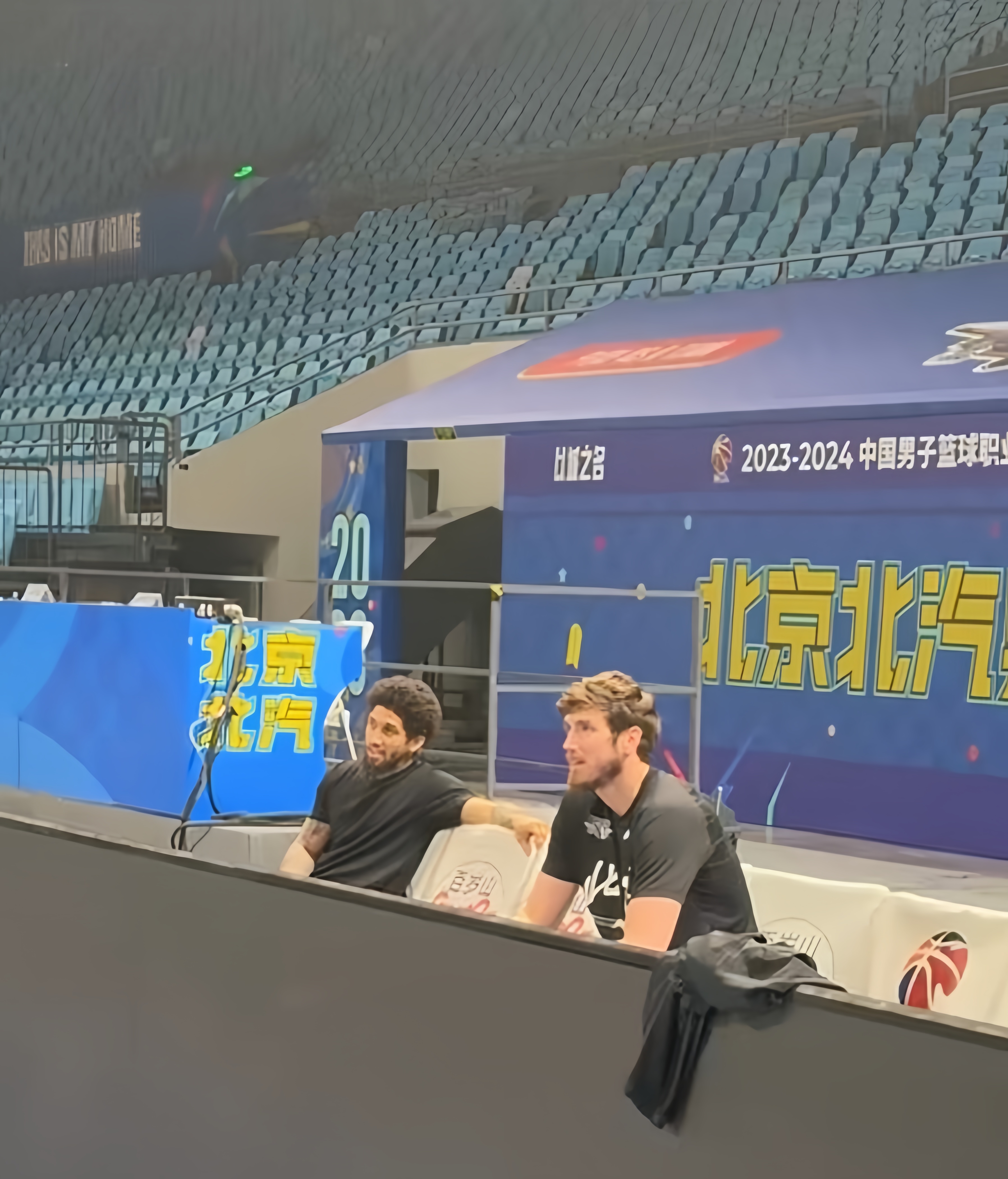 北京首钢男篮在主场大胜重庆队