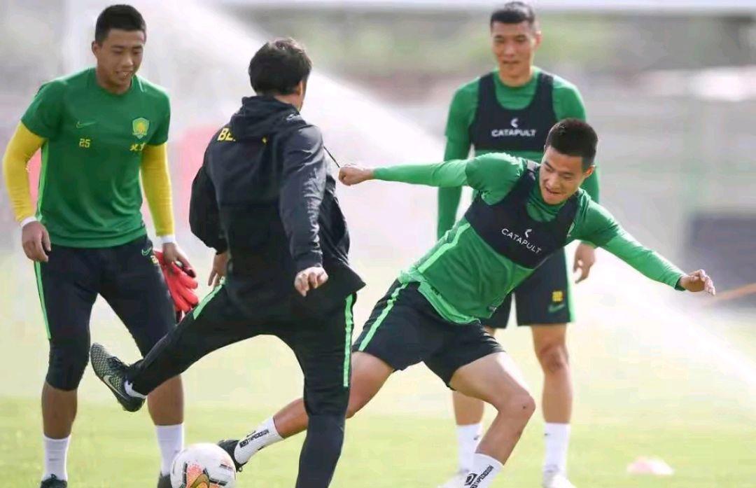 北京国安团队精神十足，成功击败对手