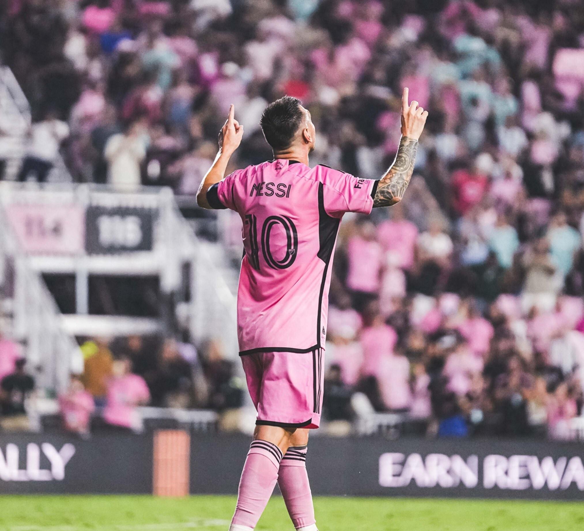 包含梅西连续场比赛斩获进球，全队士气高昂的词条