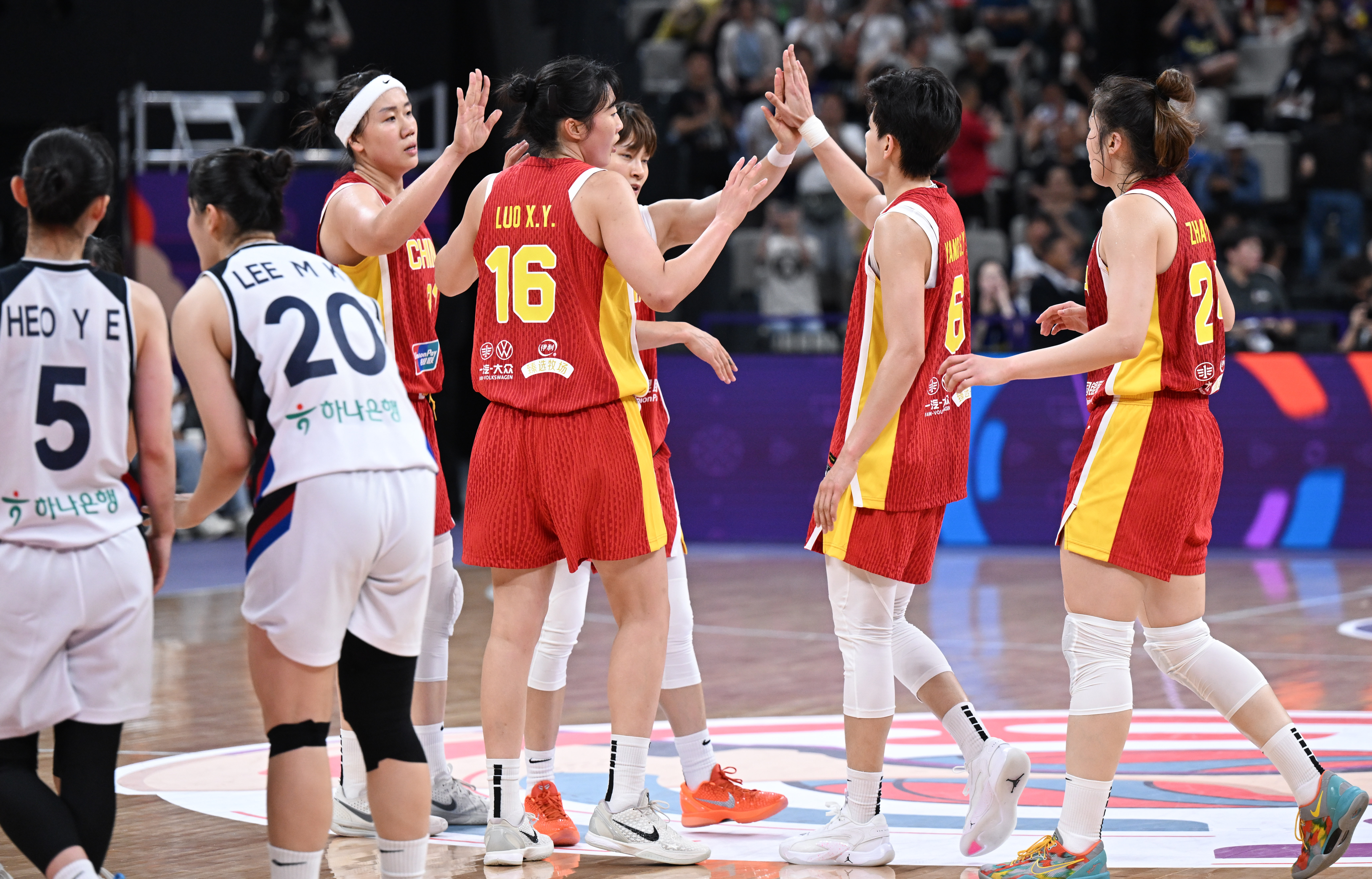 亚洲杯篮球赛顶级球队争夺冠军殊荣