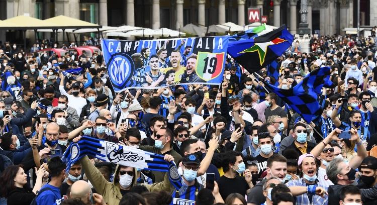 意甲比赛中球员的激情庆祝，点燃球场热情的简单介绍