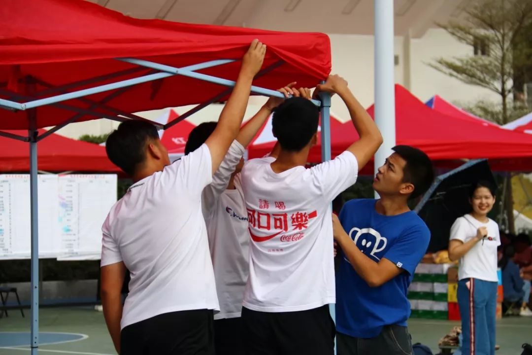 澳大利亚队士气高涨，驰骋赛场