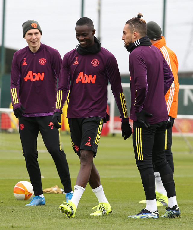 关于足球舞台暗藏玄机，一触即发的悬念吸引眼球的信息