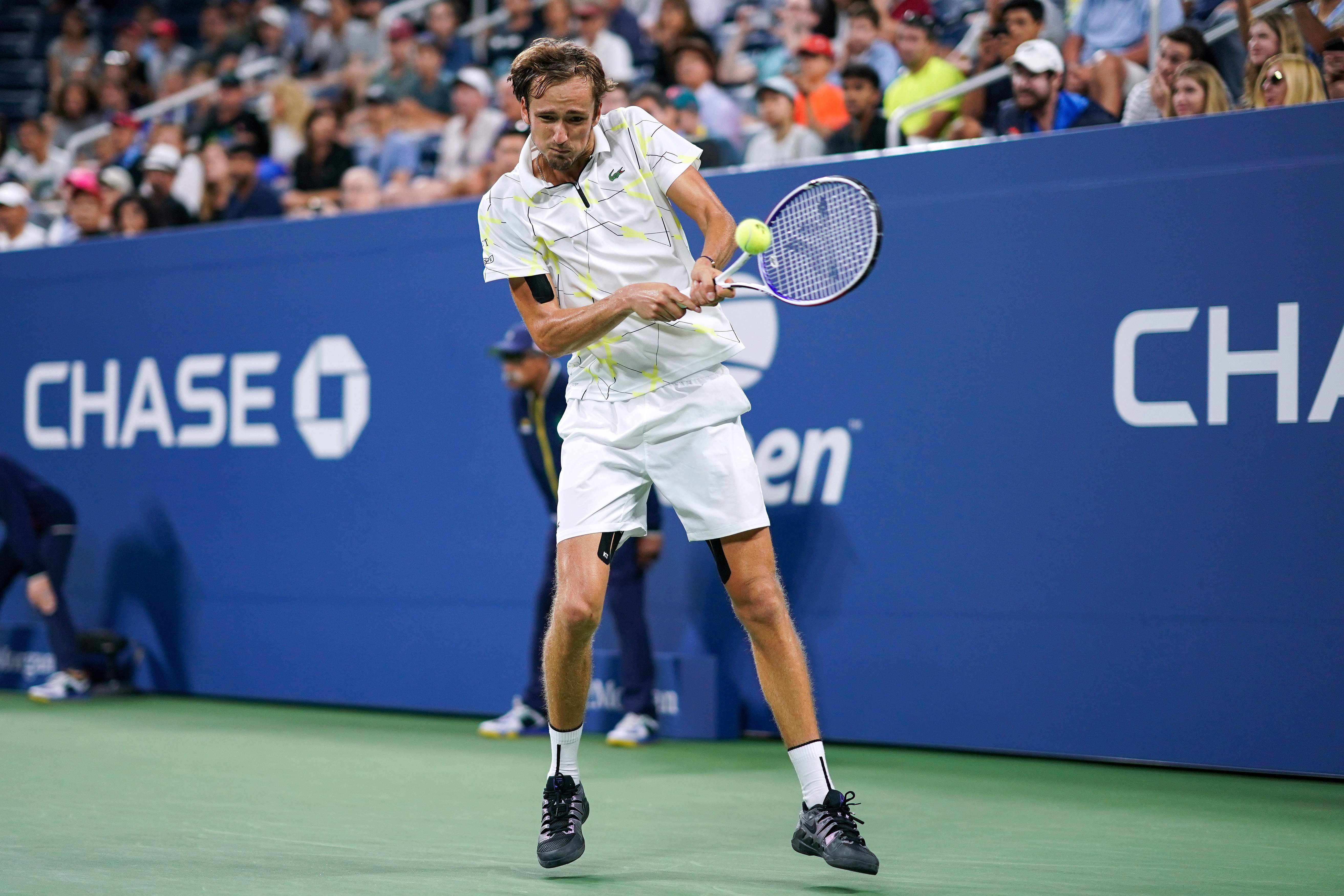 关于西班牙网球队险胜德国网球队,梅德韦杰夫完成帽子戏法的信息 关于西班牙网球队险胜德国网球队,梅德韦杰夫完成帽子戏法的信息